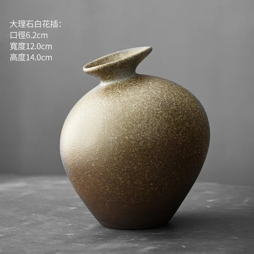 Jarrón de Terracota Negra Estilo Japonés – Diseño Abstracto