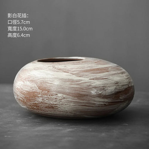 Jarrón de Terracota Negra Estilo Japonés – Diseño Abstracto
