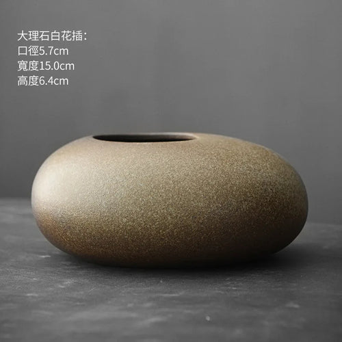 Jarrón de Terracota Negra Estilo Japonés – Diseño Abstracto