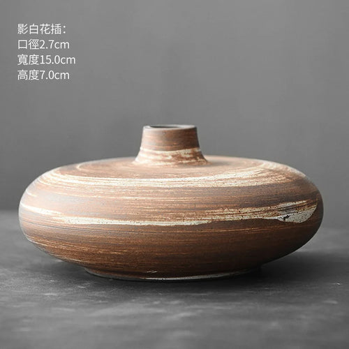 Jarrón de Terracota Negra Estilo Japonés – Diseño Abstracto