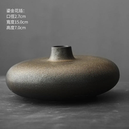 Jarrón de Terracota Negra Estilo Japonés – Diseño Abstracto