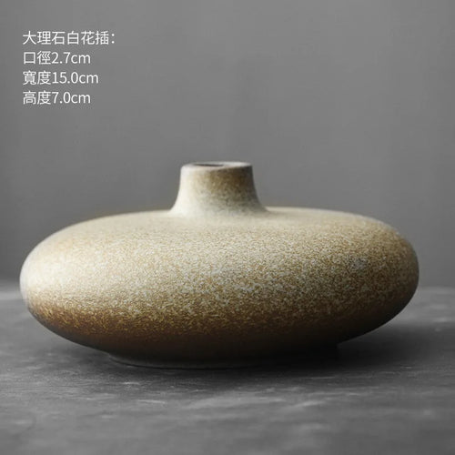 Jarrón de Terracota Negra Estilo Japonés – Diseño Abstracto
