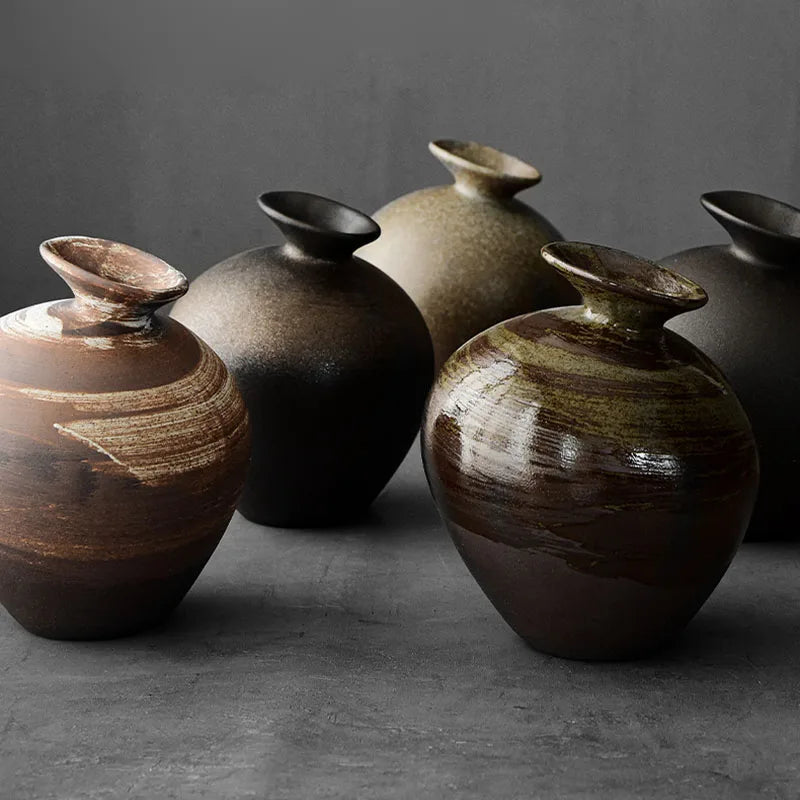 Jarrón de Terracota Negra Estilo Japonés – Diseño Abstracto