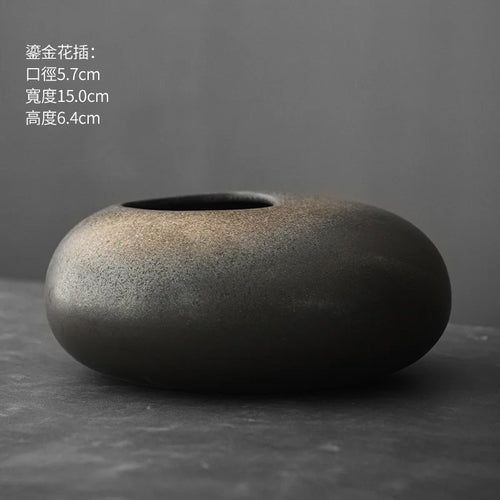Jarrón de Terracota Negra Estilo Japonés – Diseño Abstracto