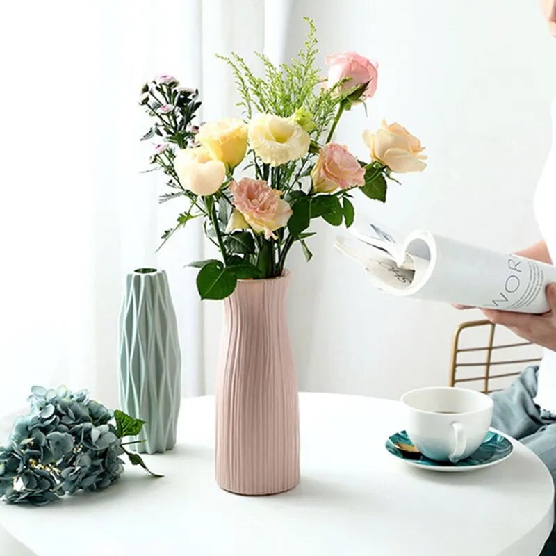 Jarrón Moderno para Flores – Estilo Nórdico en Blanco, Rosa y Azul